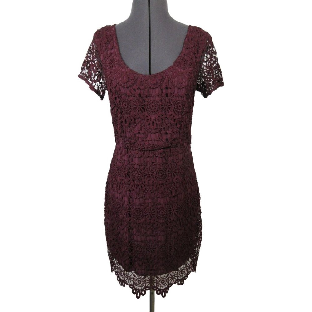Hollister short sleeve lace overlay sheath dress